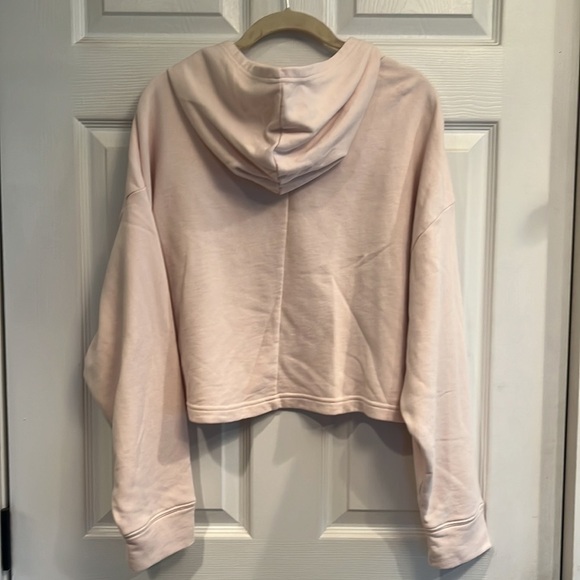 Fabletics brand size M pullover crop length hoodie - Picture 4 of 4